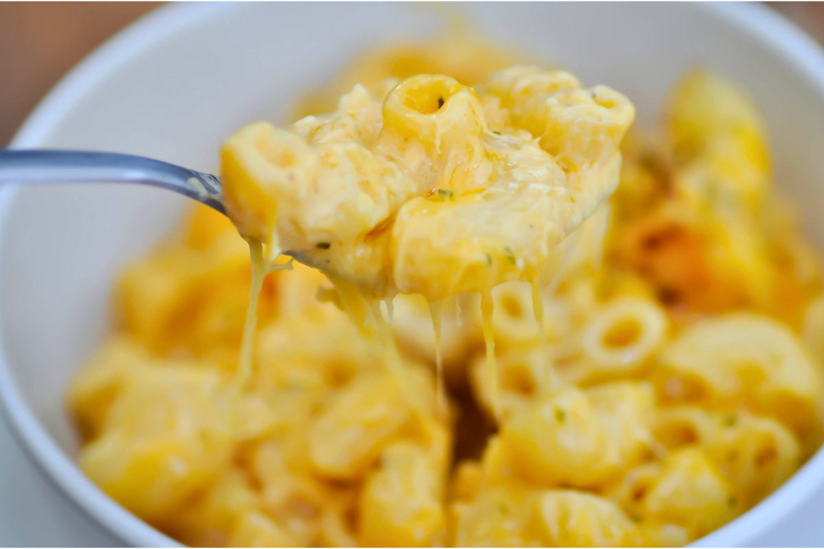 A bowl of quick macaroni cheese, non baked.
