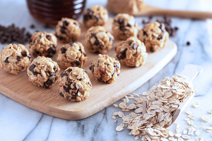 Cinnamon flavores date and nut butter energy balls.